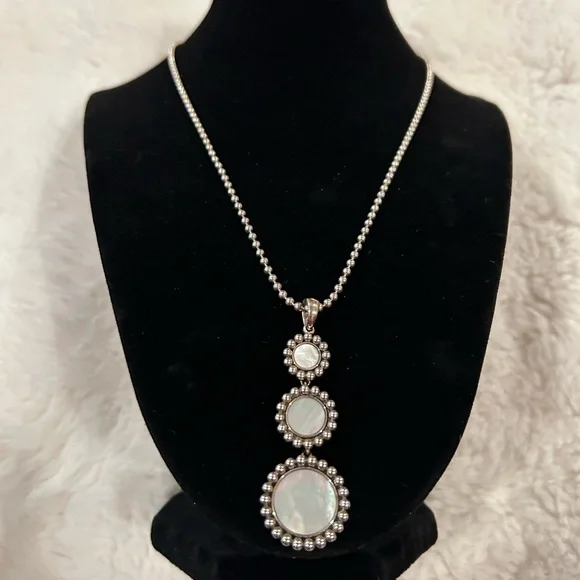 LAGOS Silver and Mother-of-Pearl Necklace and Matching Earrings - Picture 3 of 13
